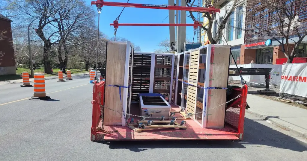 déménagement équipements lourds Montréal sangles chariots professionnels