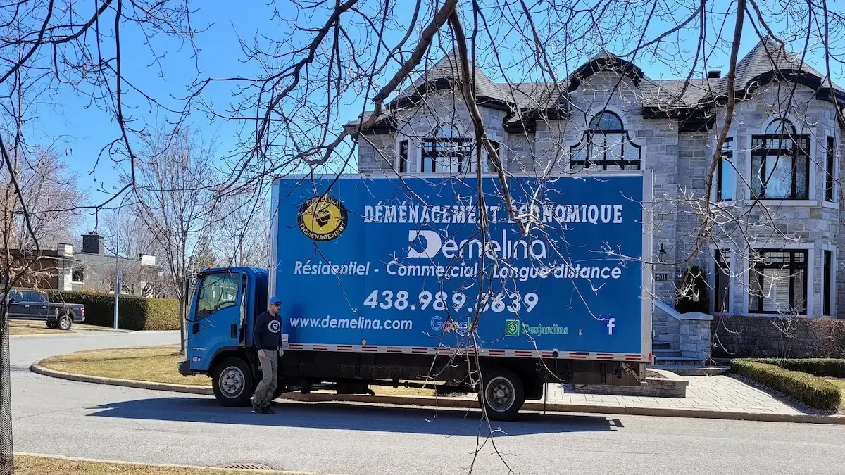 moving company Montreal truck