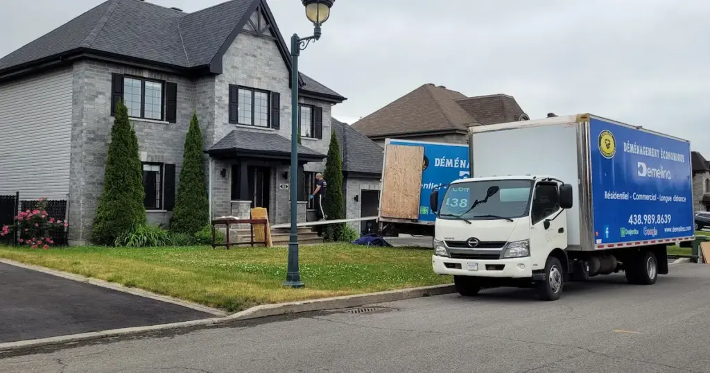 moving company Montreal truck ready for relocation