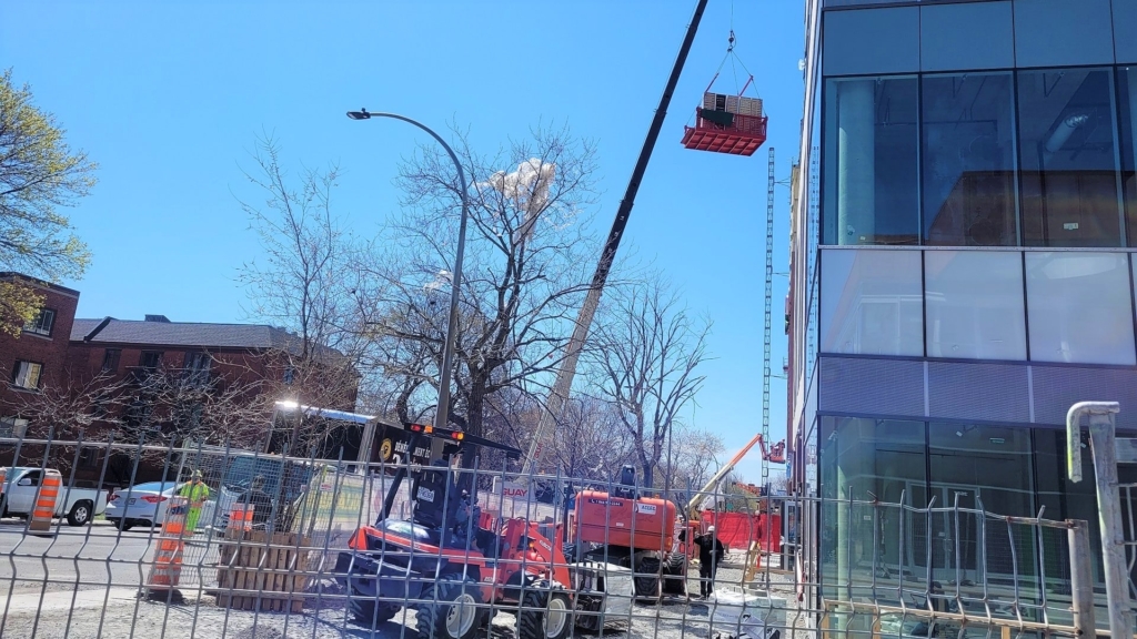Déménagement de piano avec camion-grue