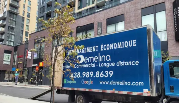 camion de petit déménagement à Montréal avec équipe professionnelle