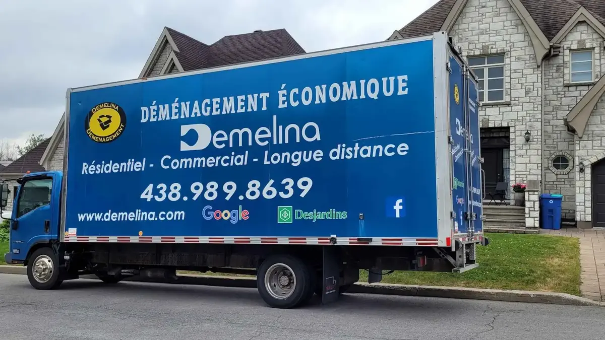 Camion de déménagement entièrement équipé pour un transport sécuritaire vers l’Ontario.