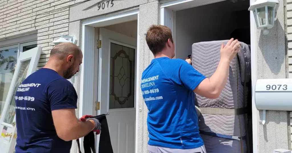 déménageurs chargement camion