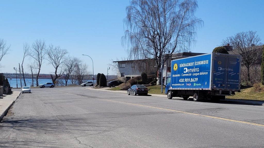 Long-distance moving to and from Dorval