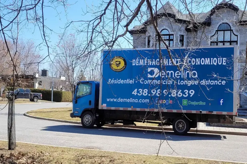 déménagement longue distance Montréal avec camion et escaliers extérieurs