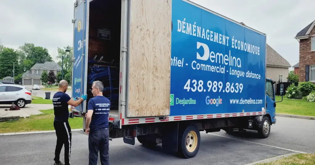 Équipe de déménageurs professionnels Demelina desservant Dollard-des-Ormeaux