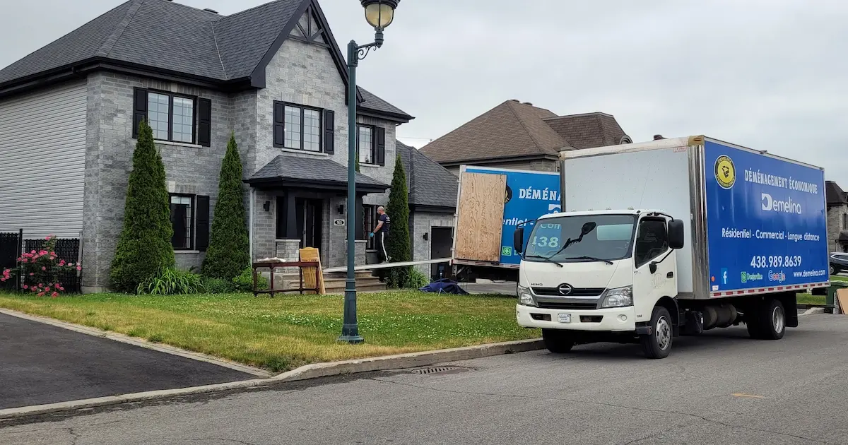 Équipe de déménageurs professionnels à Pointe-Claire